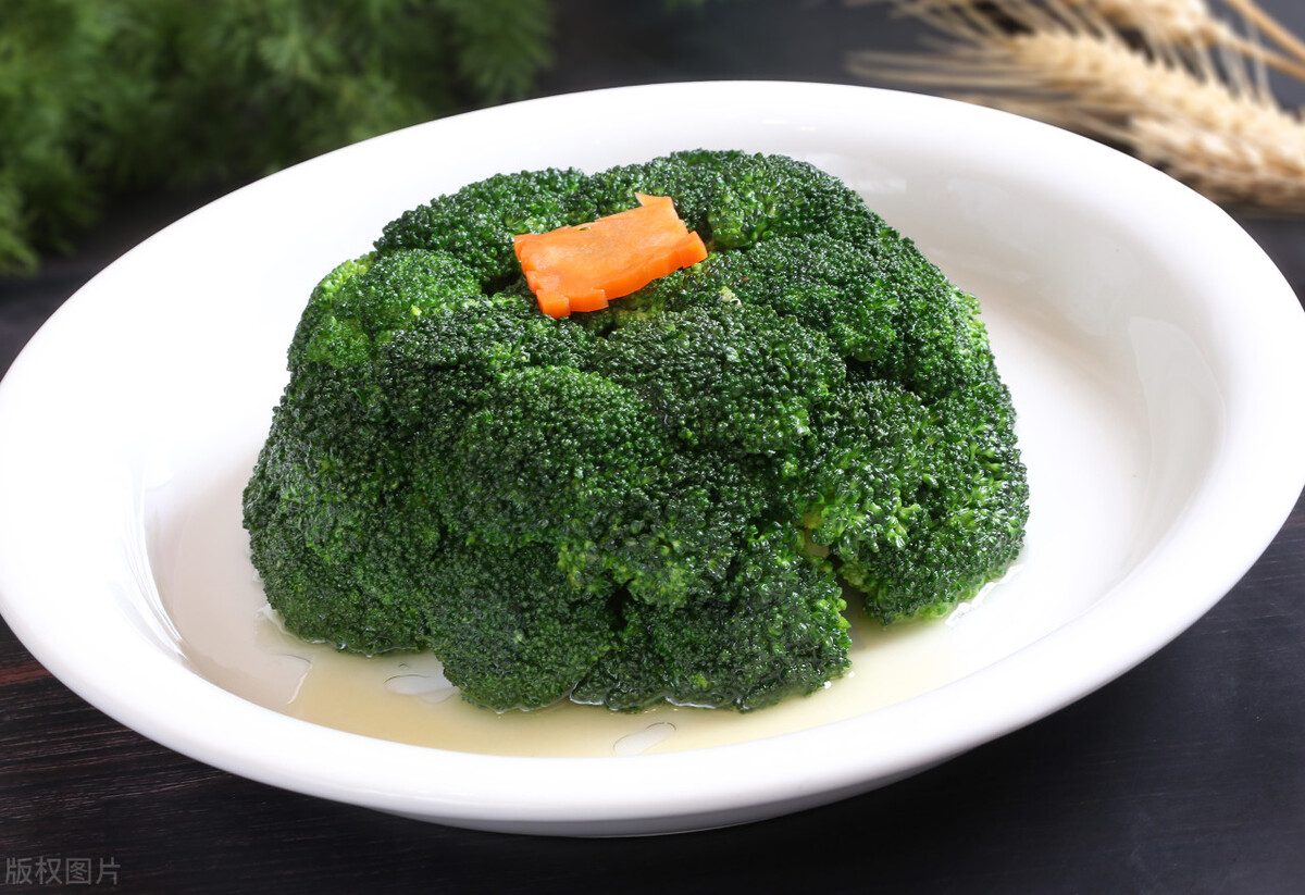 失眠多是肝火盛！建议中老年人，多吃3样青菜，降肝火，助睡眠