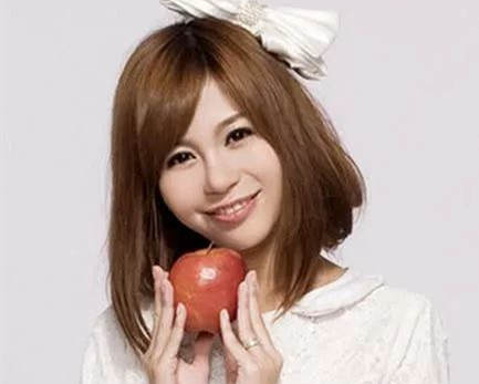 那个宁愿坐在宝马里哭的人,那个宁愿坐在宝马里哭的女孩