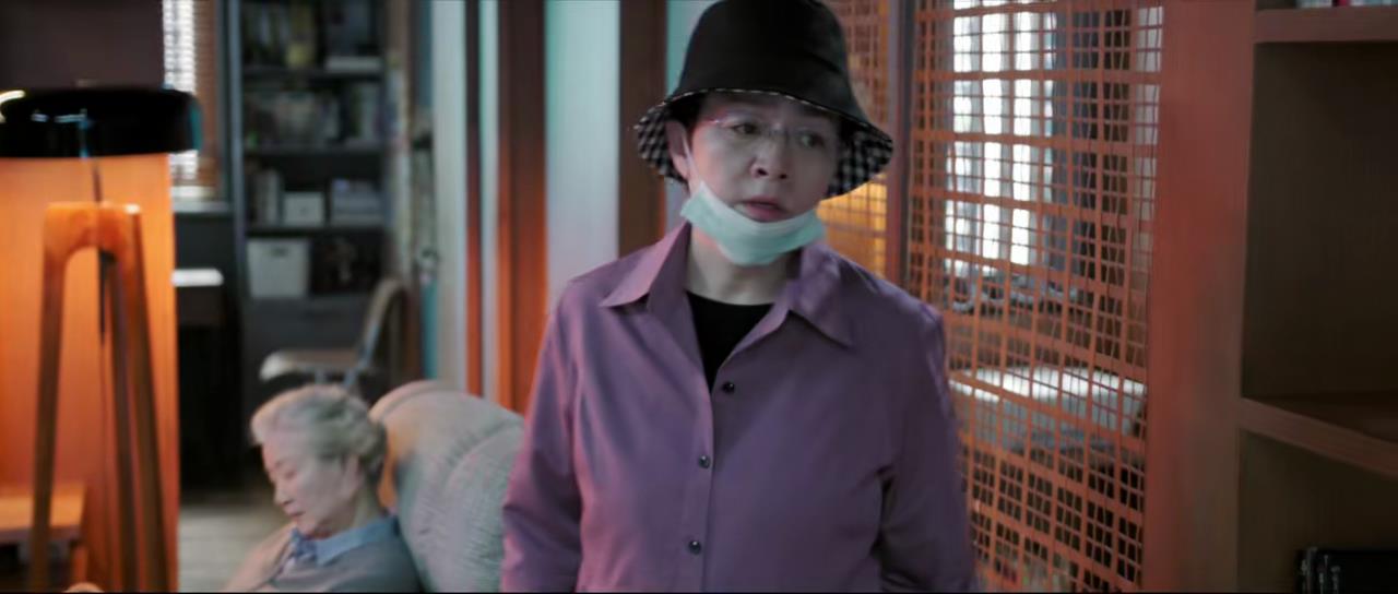 《熟年》比现实更现实：伟民送外卖出车祸，二琥为赚钱欺骗老人