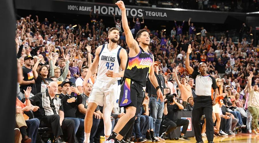 杨毅布克70分,杨毅解说德文布克季后赛集锦