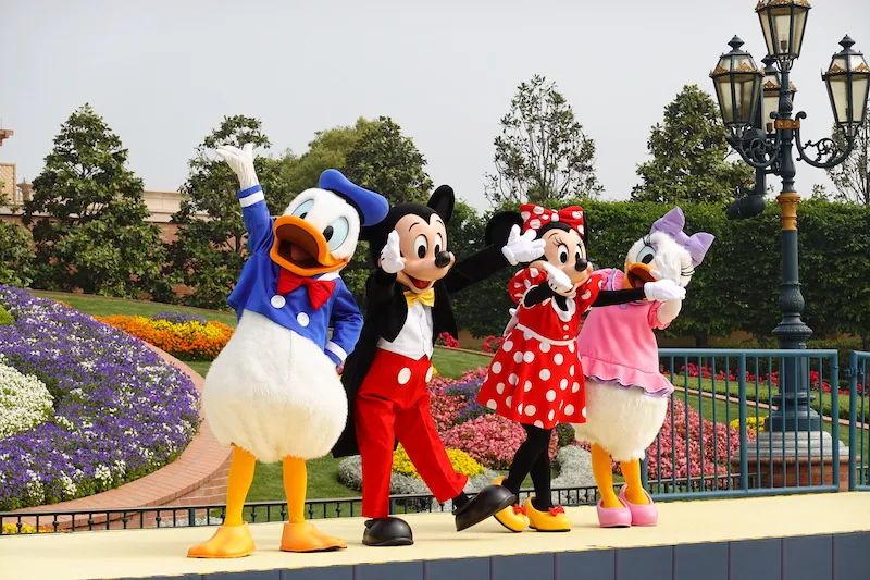 上海迪士尼60岁老人门票多少钱,上海迪士尼入园时间