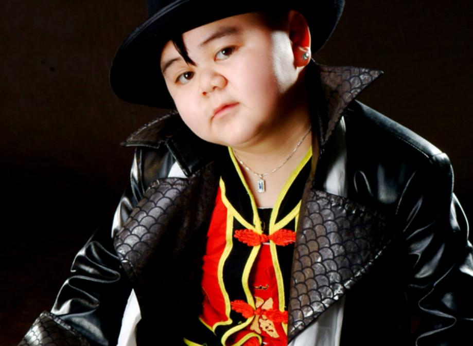 1米2小男人娶1米68老婆,1米2男孩娶26岁漂亮女孩