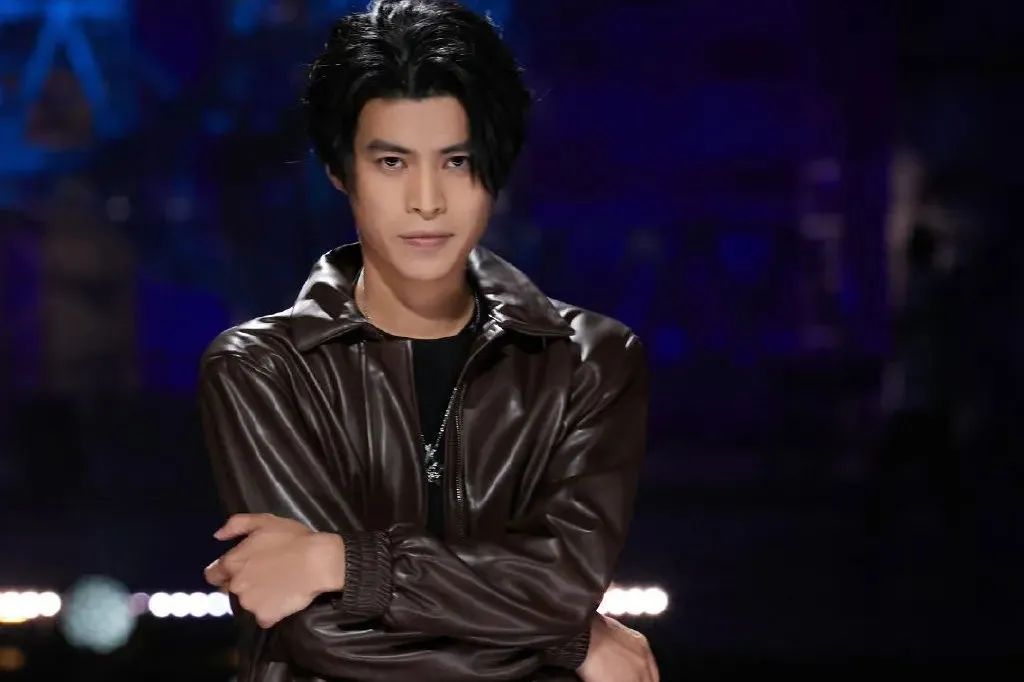 五条人主唱：没读过大学自称知识分子，想在台上穿发光鞋跳广场舞