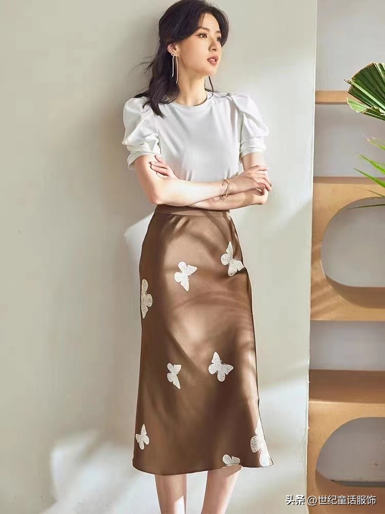 服装店感谢顾客暖心文案,服装店顾客买一大堆的朋友圈文案