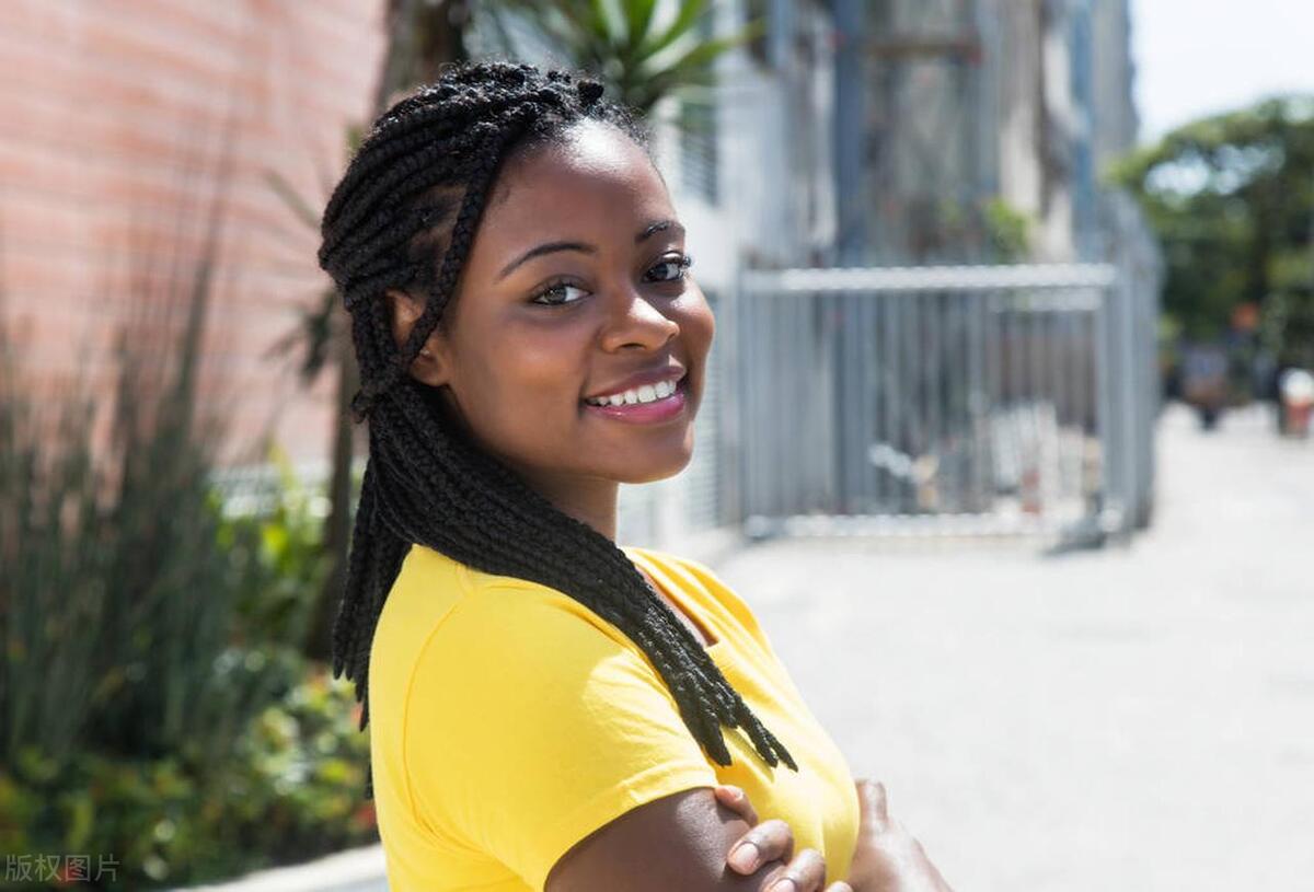 欺人太甚！船到南非，船员的好心行为遭遇女人无故找事，做人太难