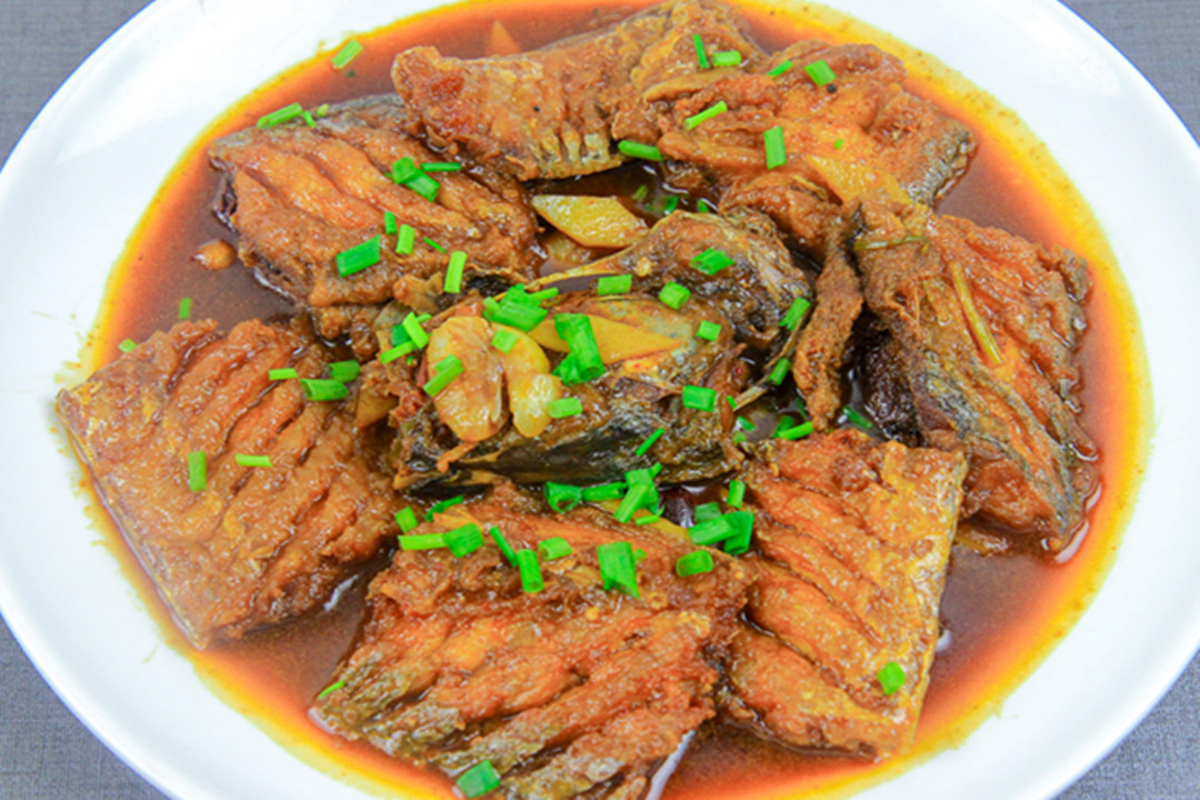 黄眼睛带鱼跟黑眼睛带鱼有啥区别,带鱼是黄眼睛好还是黑眼睛好吃