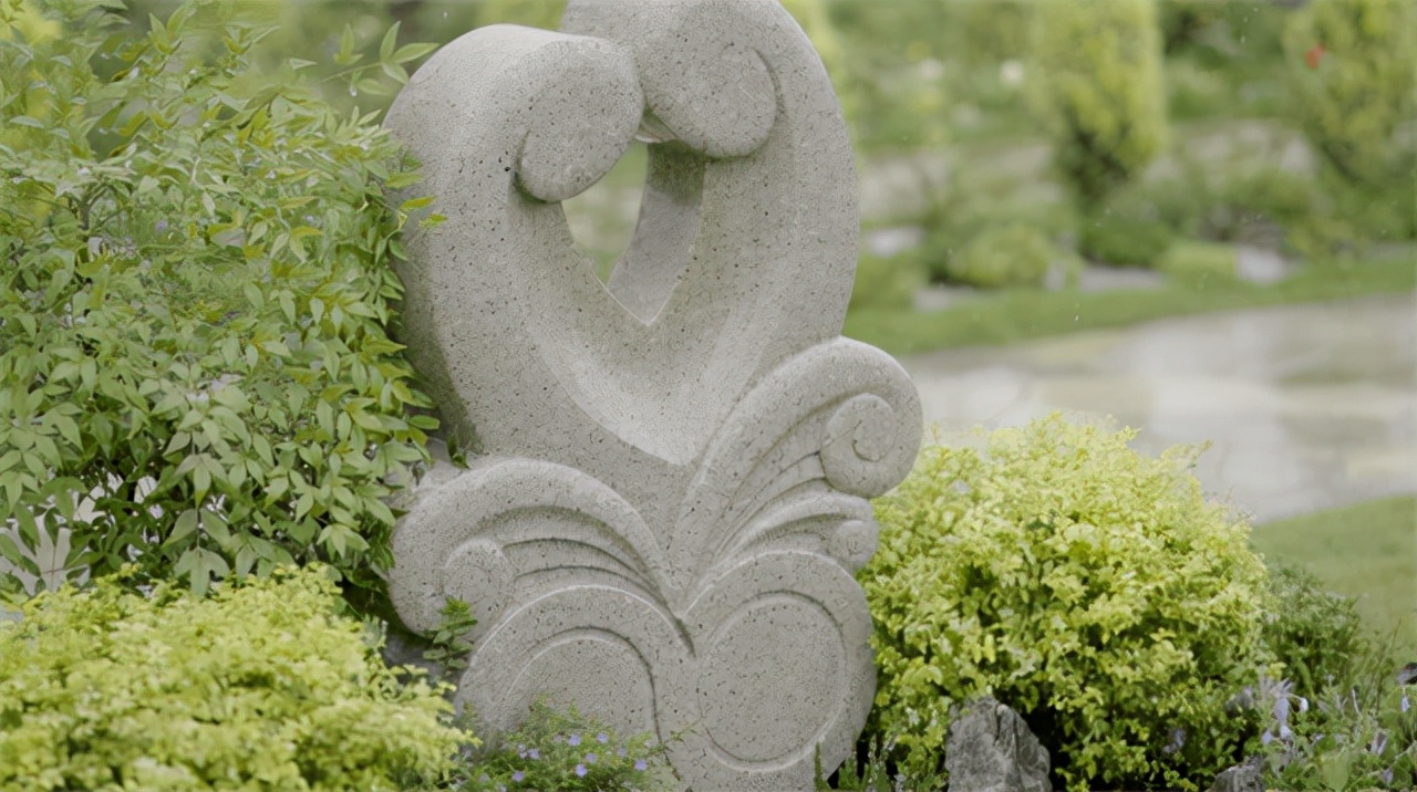 90后葬礼策划师让亲属跟逝者告别,葬礼策划师视频