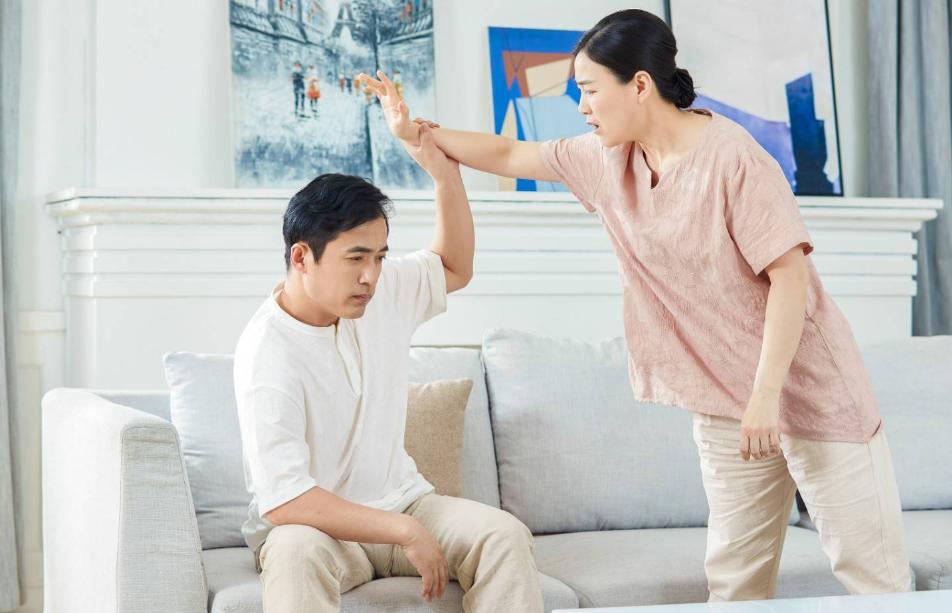 女人对你的事不感兴趣咋回事,女生对什么事情反感