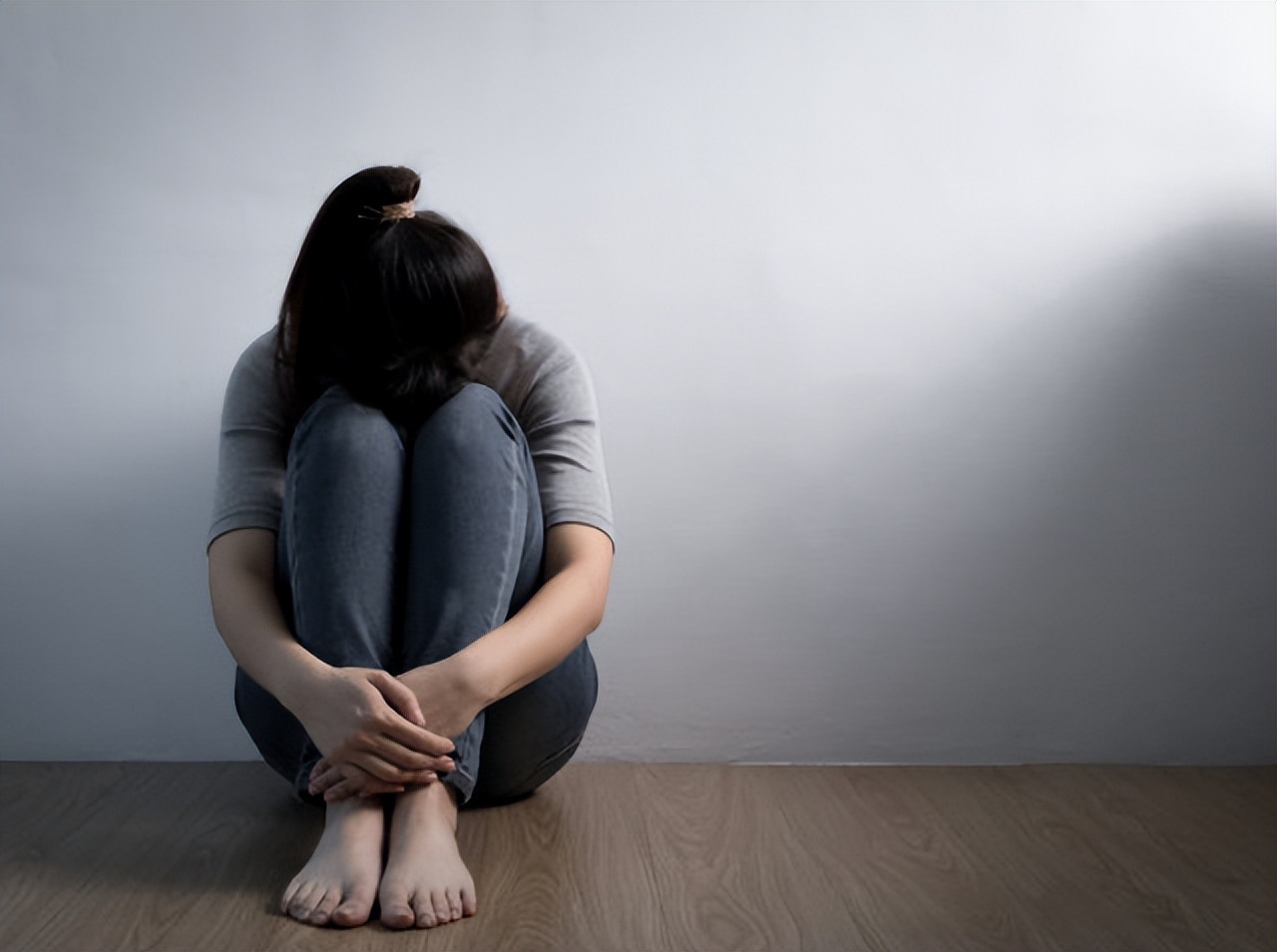 45岁女性每天吃一粒叶酸的危害,女人45岁每天一粒叶酸3个好处