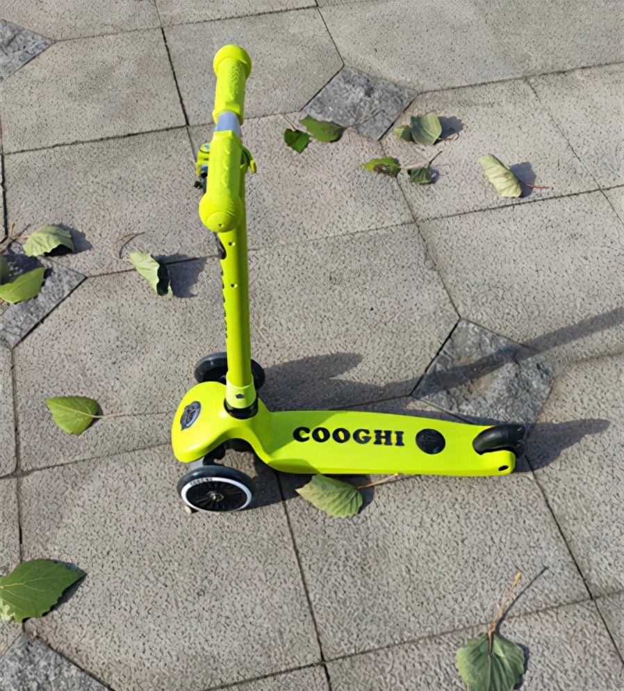 儿童走路平衡不好老是摔倒,孩子学走路总是摔到头