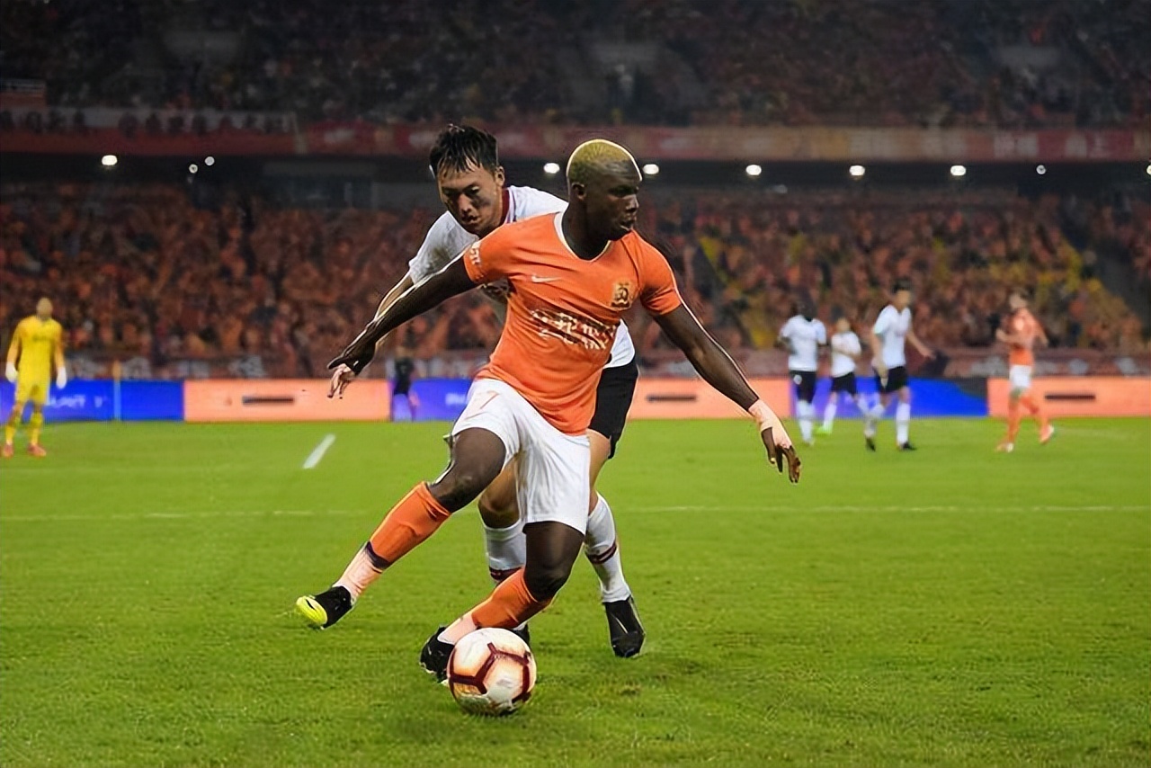 球迷大规模转会,球迷高喊武磊转会