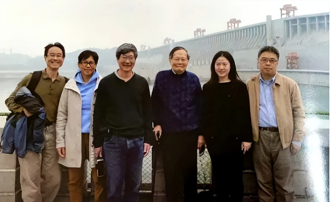 杨振宁百年后翁帆还有经济来源吗,杨振宁有儿女照顾翁帆老了谁照顾