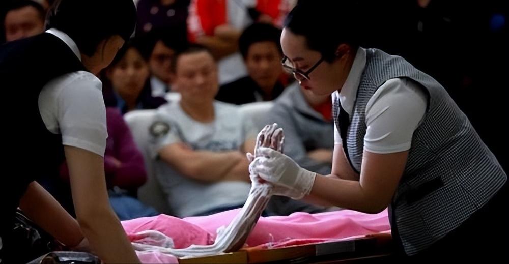 兼职做保安一个月能挣多少钱,医院保安是怎么赚钱的