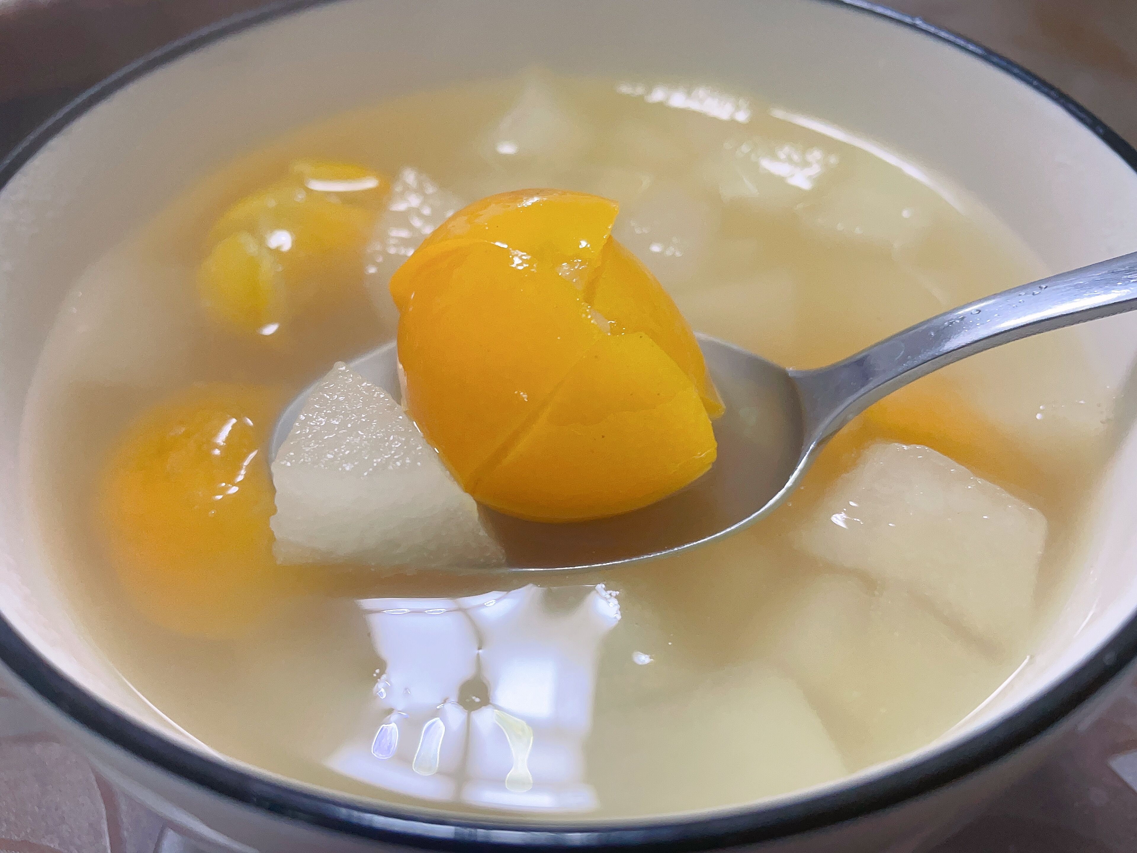 喉咙疼得像吞刀片，别慌!建议多吃这5种食物，喝完喉咙都舒爽了