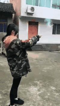 女朋友的房间里找到的工具,她说是手电筒,真以为我不懂吗?