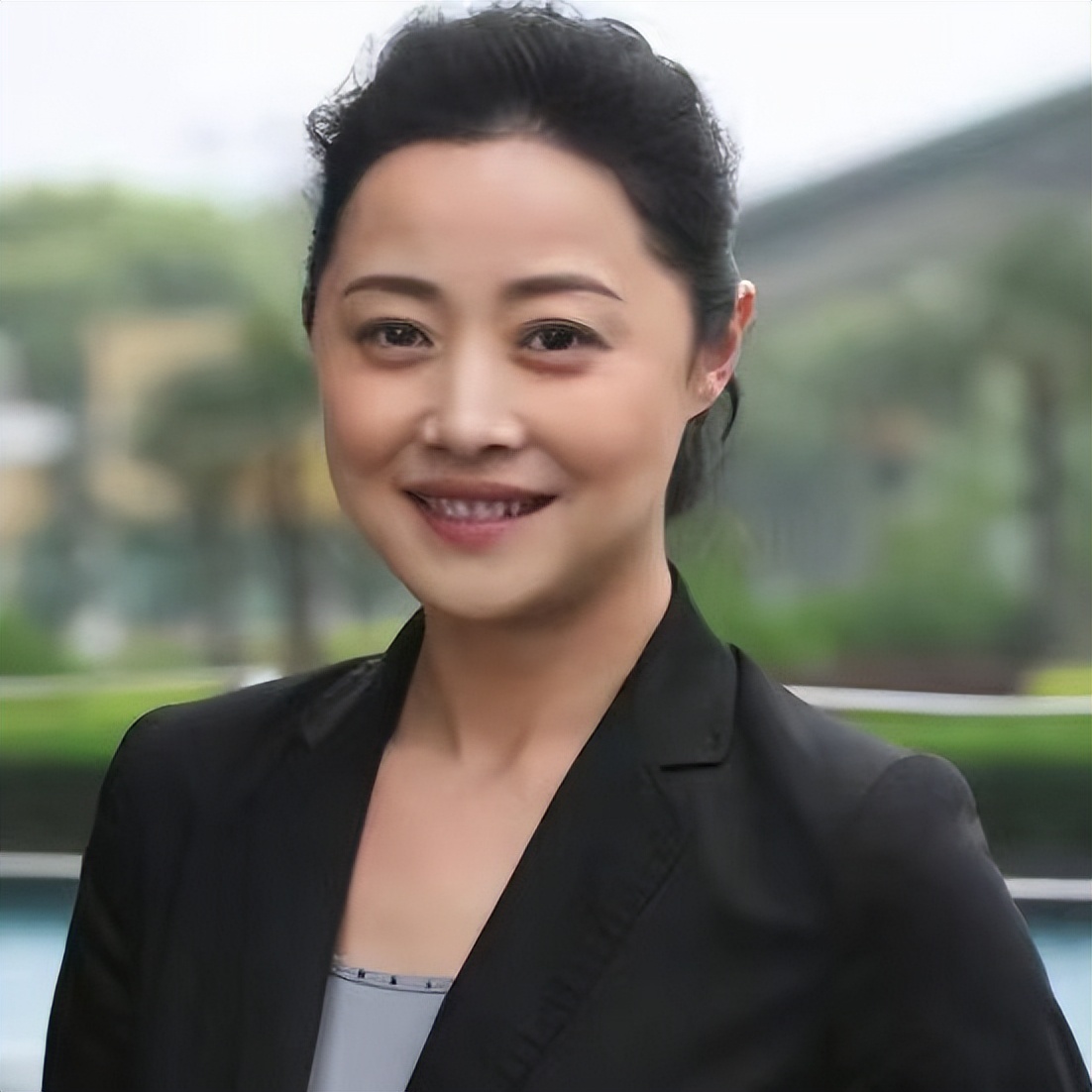 为继子终生不育、为继女隐婚10年，娱乐圈的明星后妈，只服这10位