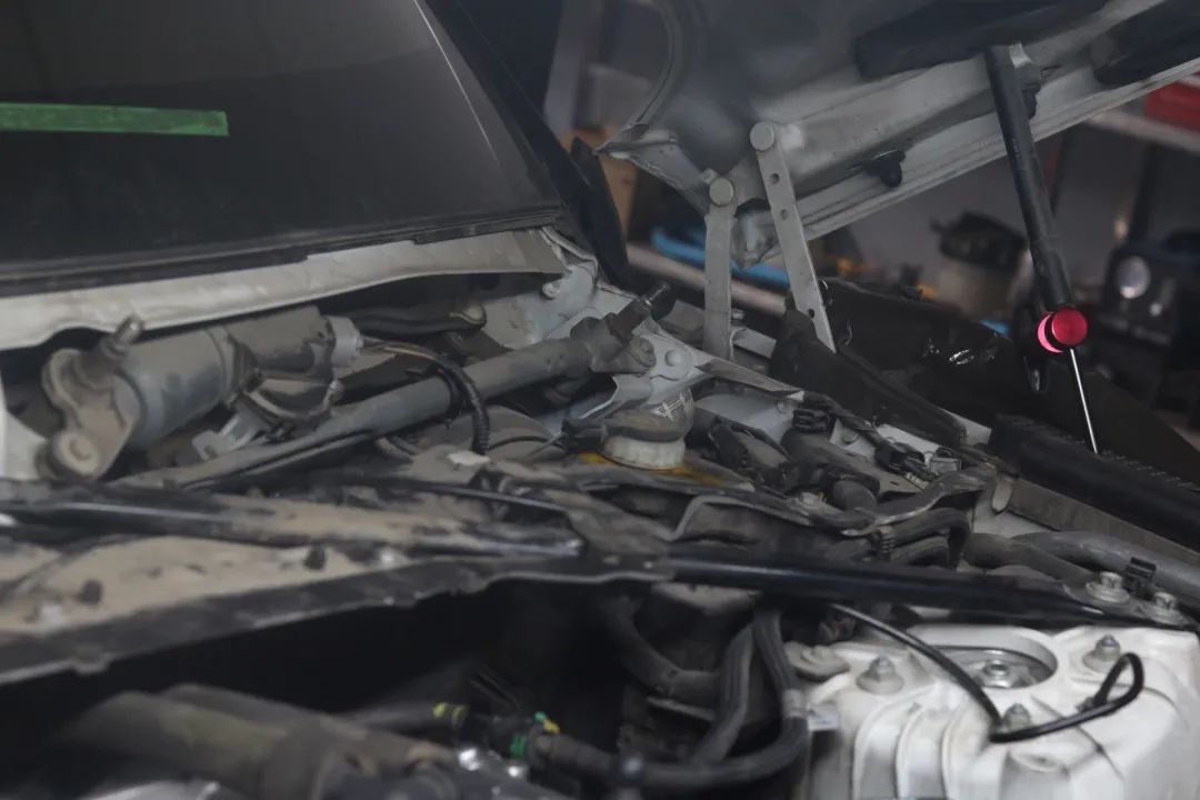 老款路虎揽胜修复,彻底翻新一辆路虎揽胜全过程