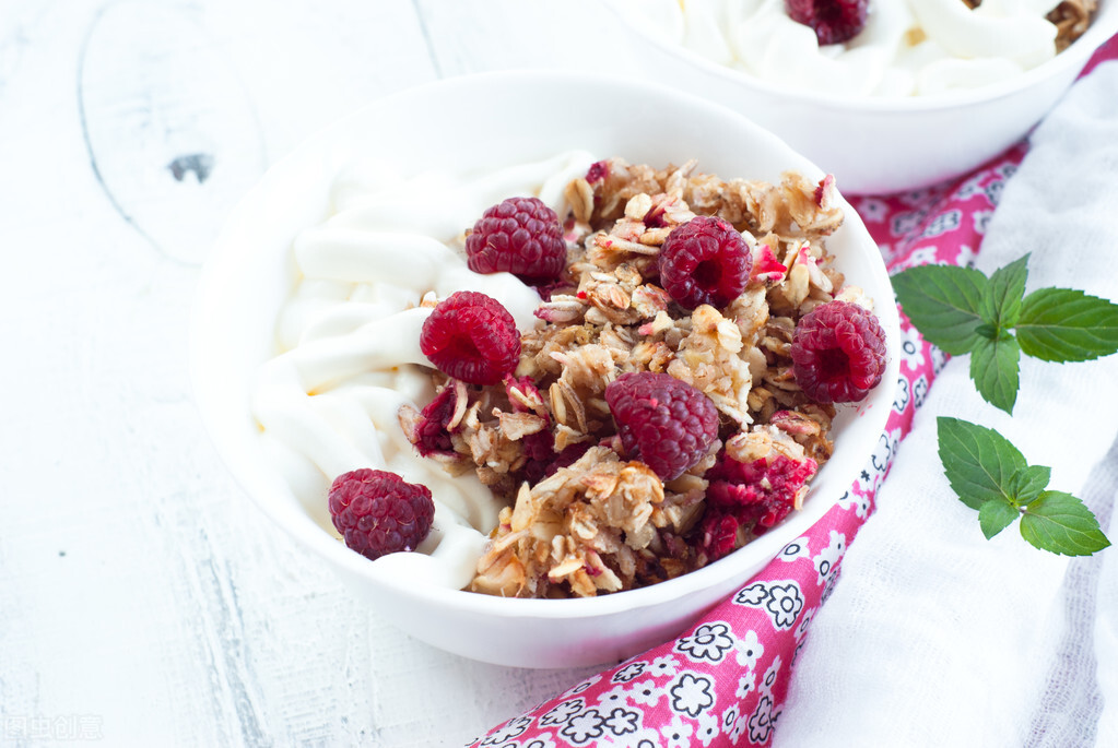 放冰箱冷藏的酸奶过期10天能喝吗,过期酸奶会导致睡不着吗