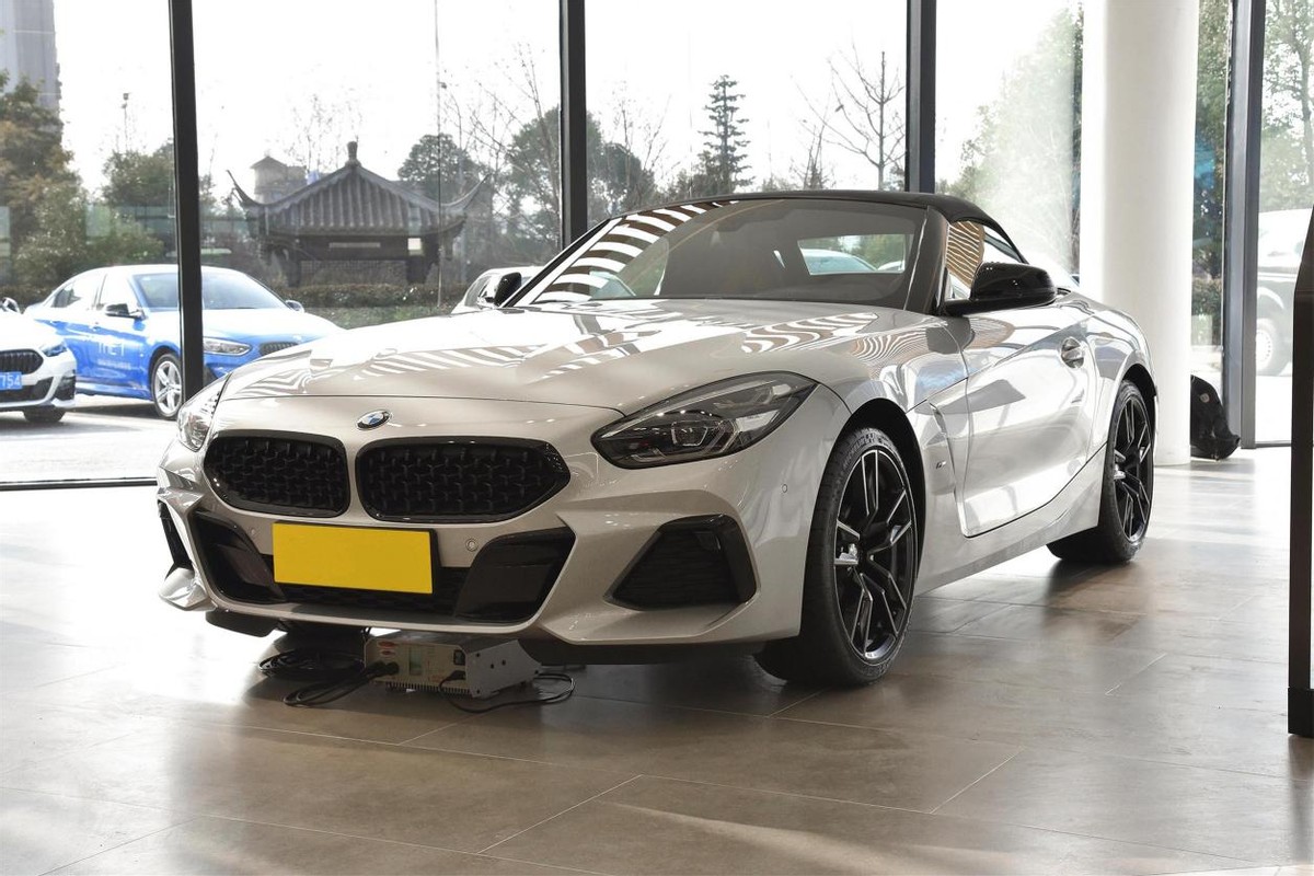 最新款宝马z4敞篷车四座,2018款宝马z4硬顶敞篷版