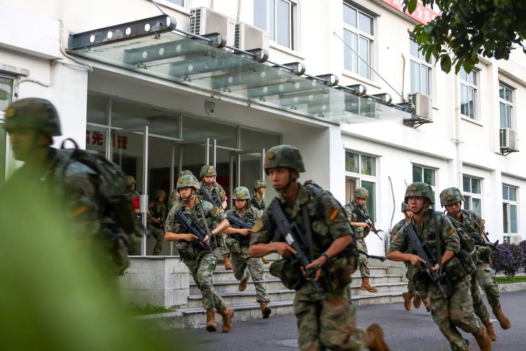 军营帅气视频,镜头下的军营青春岁月