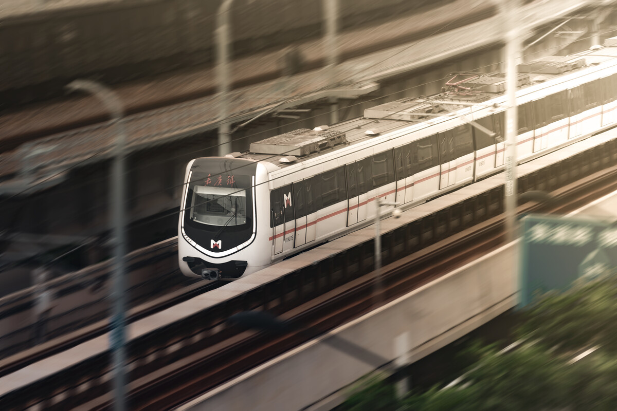 印度美女来中国旅游，第3天回国，心里纳闷：中国的钱很好赚？