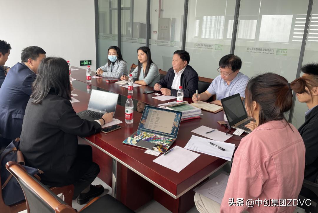 涓垱浜ф湇,涓垱浜ф湇闆嗗洟