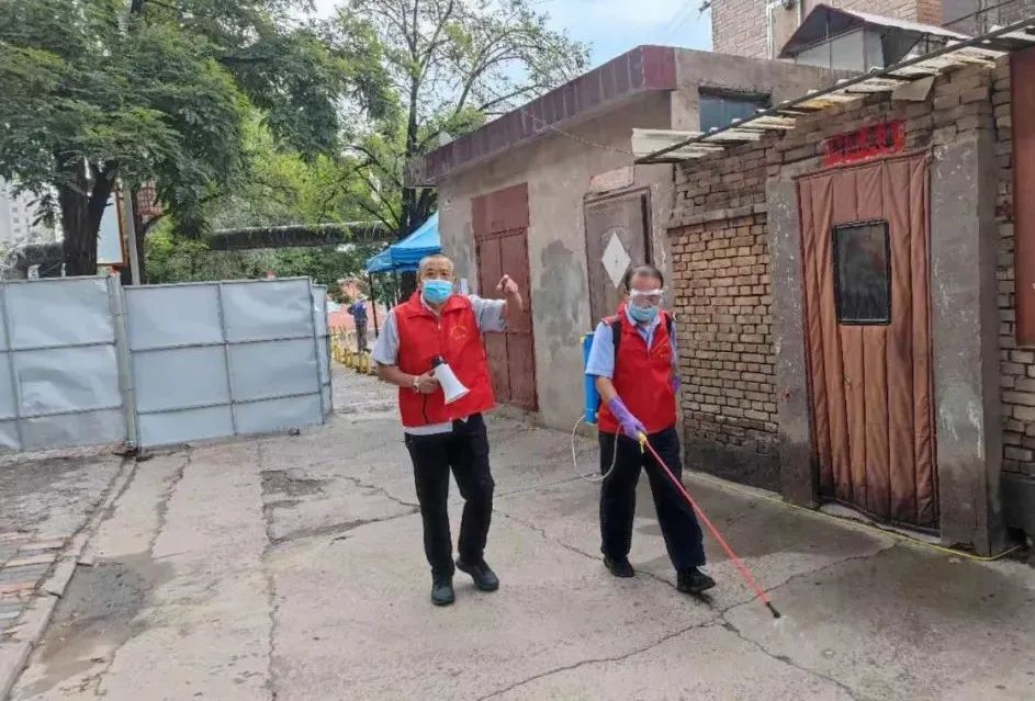 甘肃电气集团兰电物业公司*党**员干部下沉一线勇担当