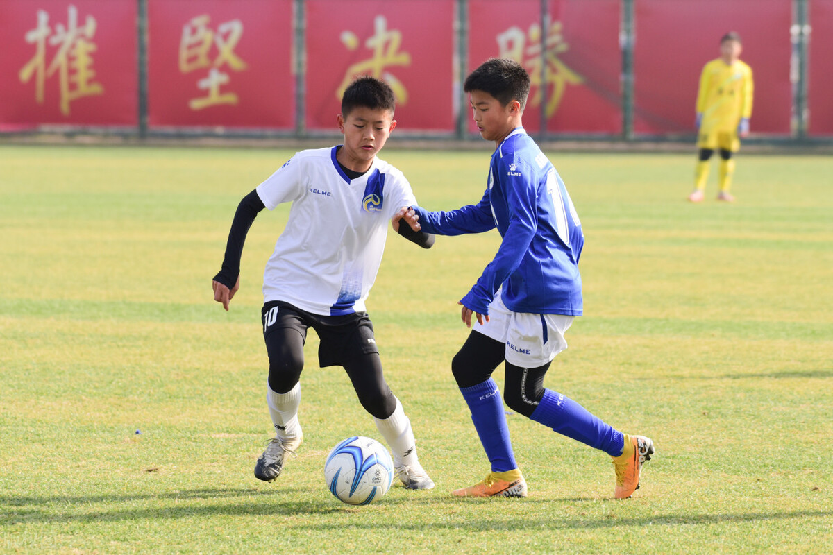 中国足球联赛山东泰山对战河南,山东泰山与河南嵩山足球