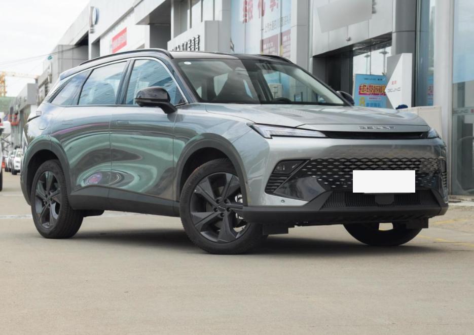 北汽魔方和长安z6哪个好一点,北汽魔方和长安unii对比