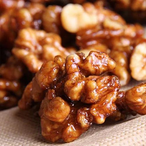 制作琥珀核桃仁最简单的方法,超经典的琥珀核桃仁在家也能做