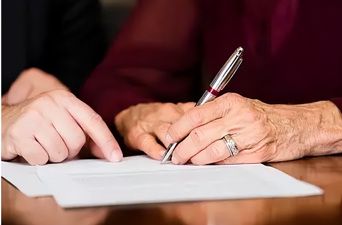 结合一起“QQ号码”案讨论，网络虚拟财产继承的现状及存在的问题