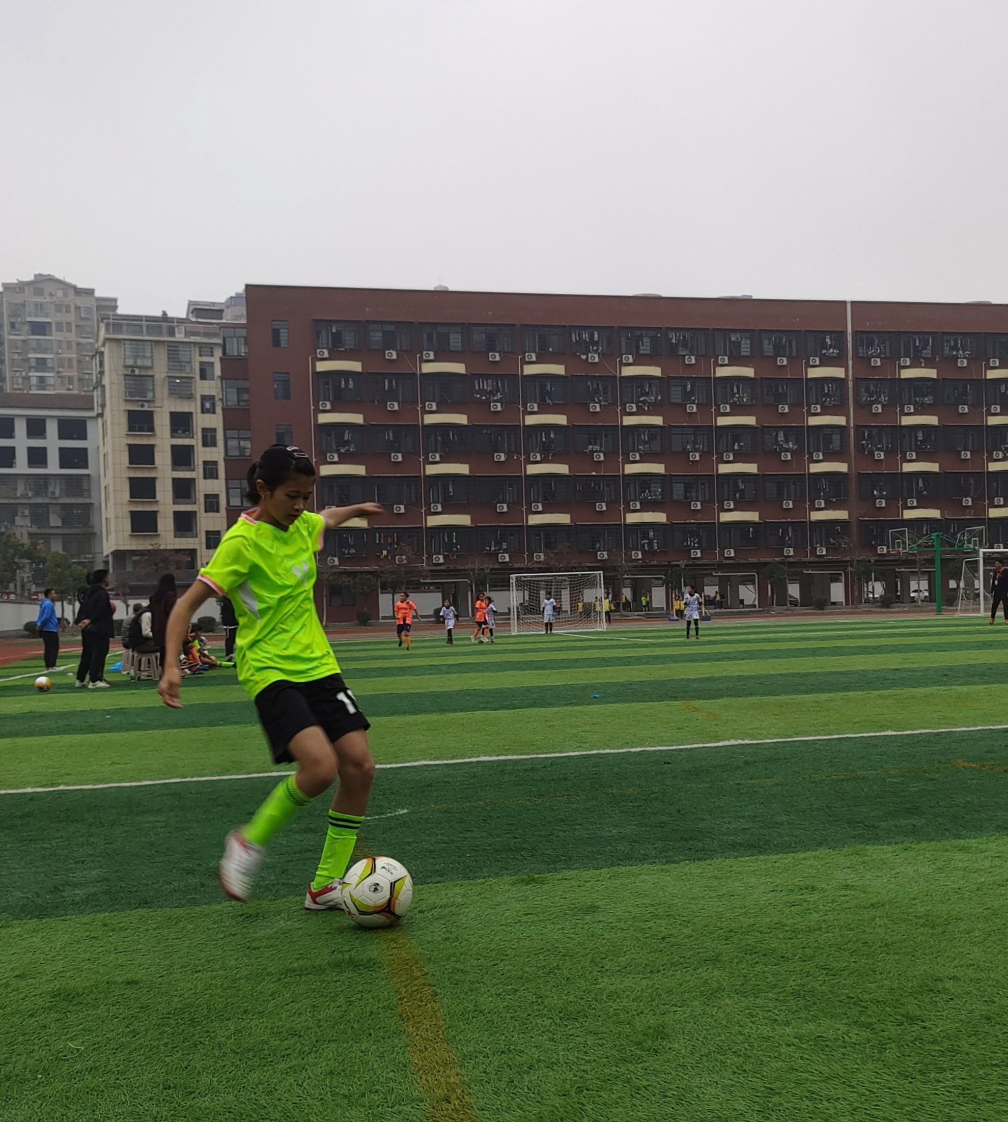 乡村足球队小学生,农村小学生足球