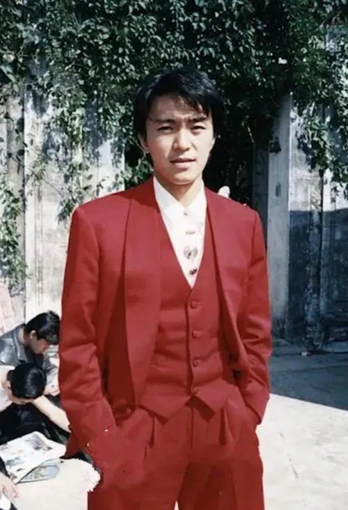 周星驰喜剧之王最后成功当导演,周星驰的喜剧之王为何能成为经典