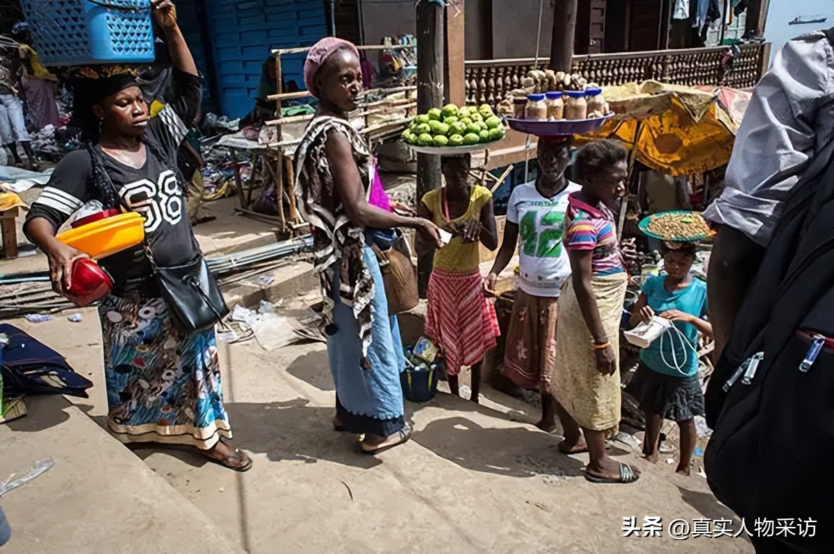 我25岁被外派到塞拉利昂，这里女多男少，一夫多妻，女人地位很低