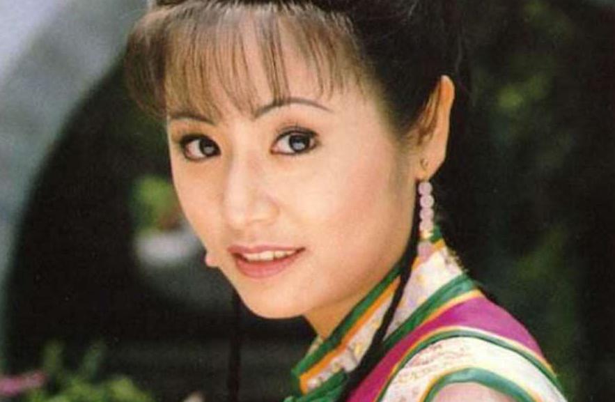 还珠格格小燕子为什么要顶替紫薇,新还珠格格小燕子紫薇公主出宫