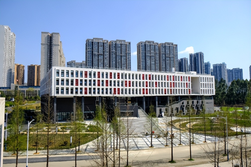 重德博学尚美笃行,重德博学勤勉尚美