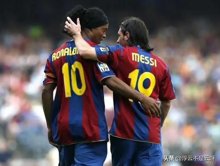 因个子矮被抛弃的足球巨星,出生贫寒17岁却成为足球界的传奇