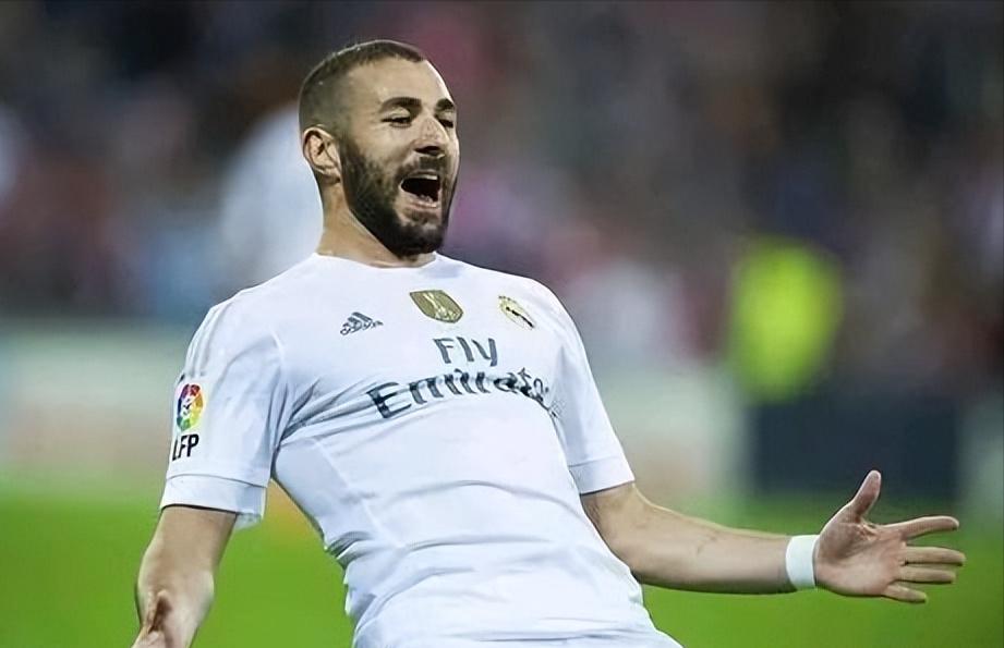 伪球迷不知道的球星,梅西加冕球王c罗球迷反应