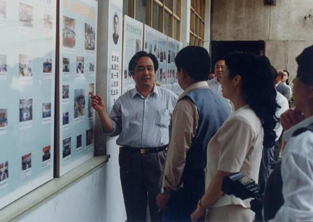 周雁翔与图书馆情缘之十：唱响图书馆之歌