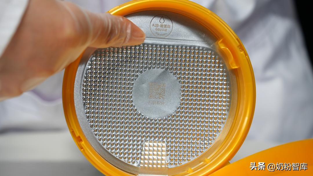 新国标金领冠奶粉哪款好,伊利金领冠珍护奶粉800克和900克