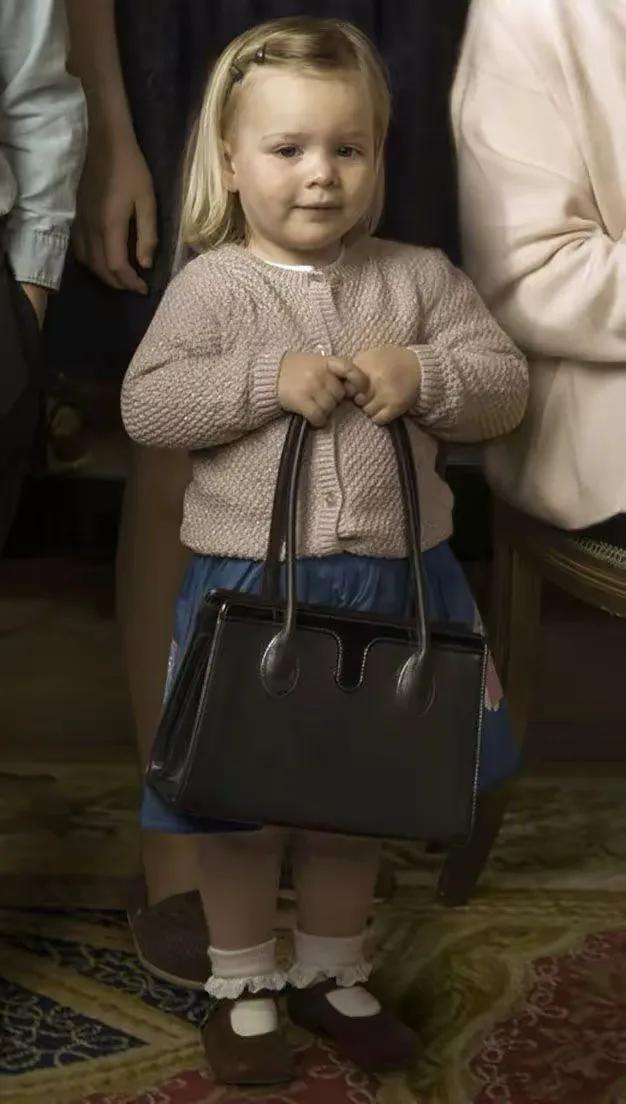 安妮的孙辈,安妮的孙女