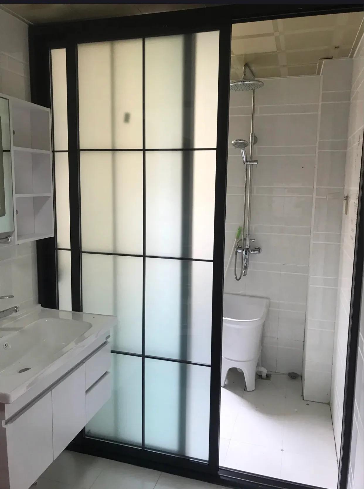 客卫门用实木门还是玻璃门,卫生间门是实木门还是铝合金门好