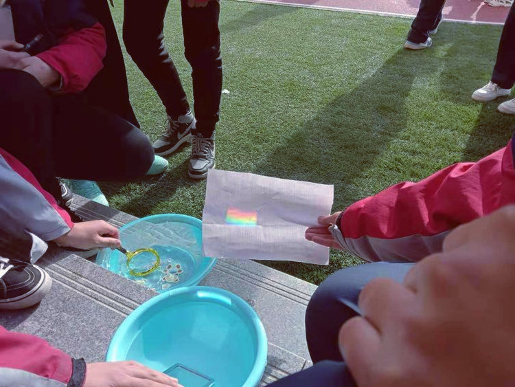 血月出现地球会全变红吗,血月的出现会让地球发生什么