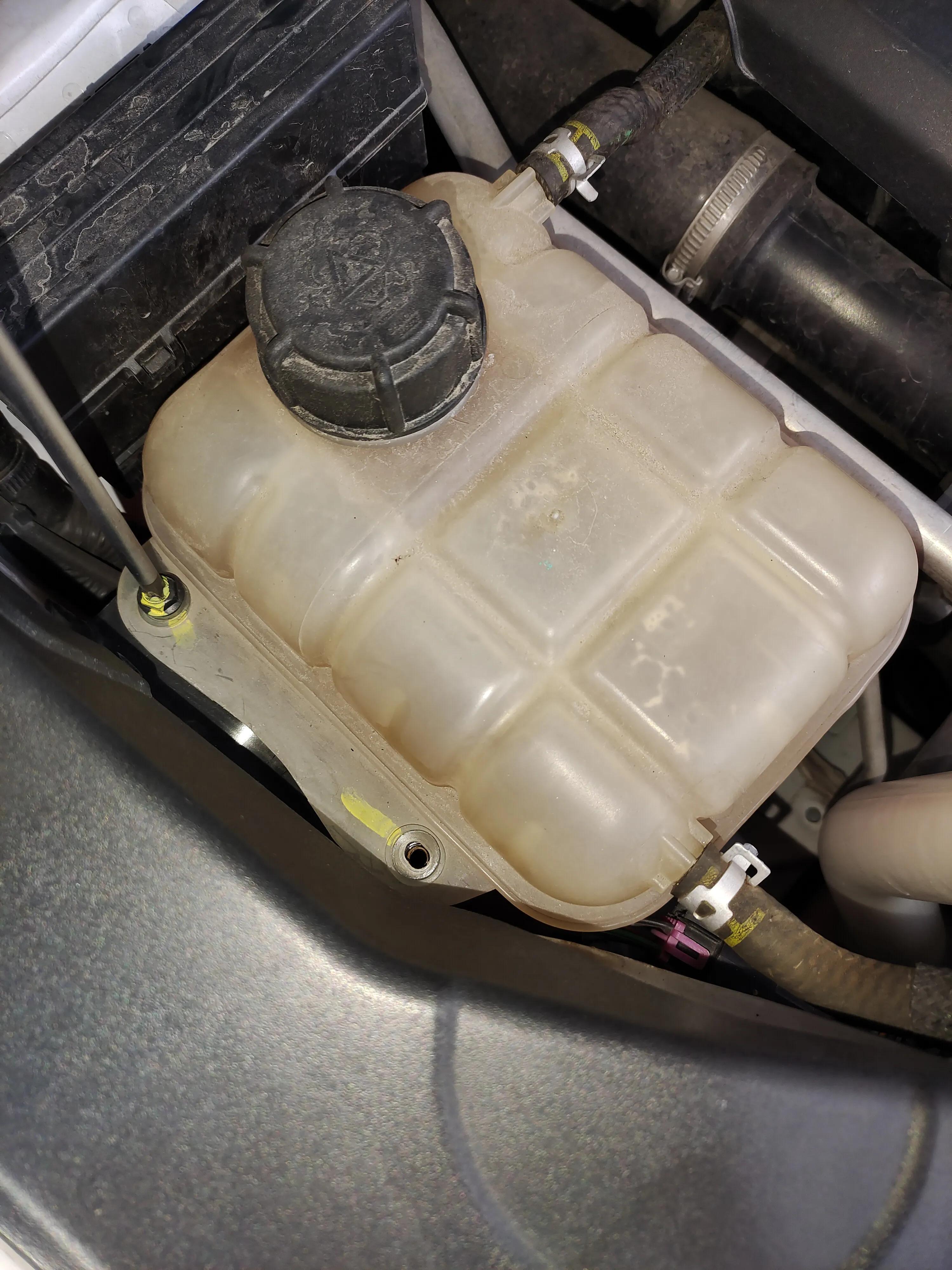 捷达近光灯更换视频,自己动手更换近光灯图解