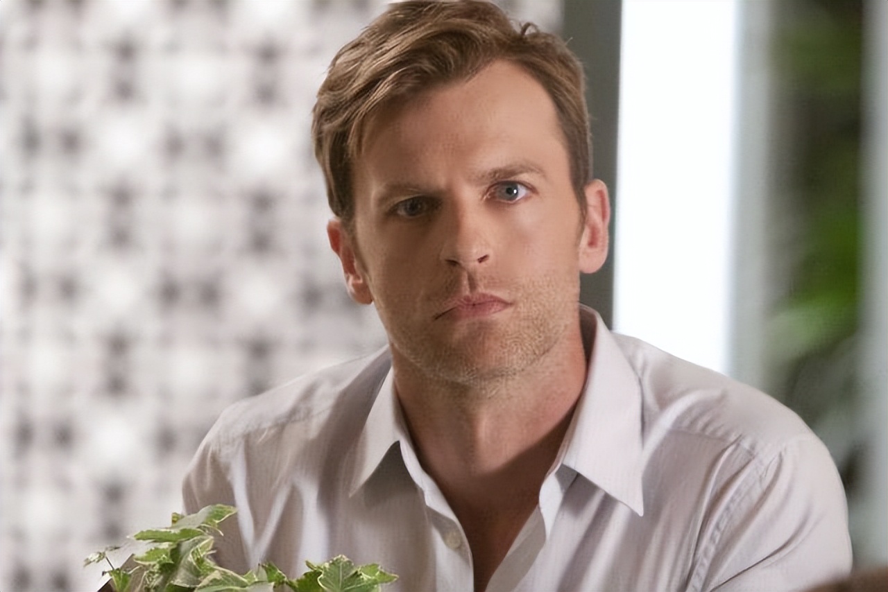 面对经济困境，按摩治疗师将如何过好她的双重生活？