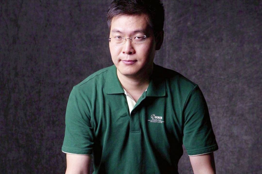 他穷到花老婆钱，24岁创业，靠卖网站域名发家，现身家75亿