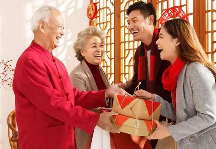 父母该如何对待子女的感情问题,父母和孩子之间的感情怎么培养