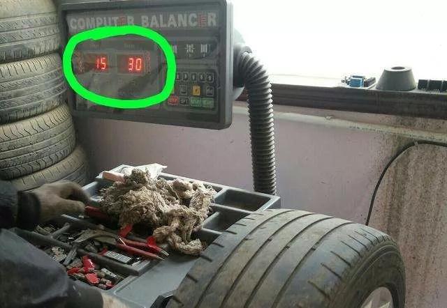 方向盘有轻微抖动怎么回事,方向盘很轻微的抖动是不是正常