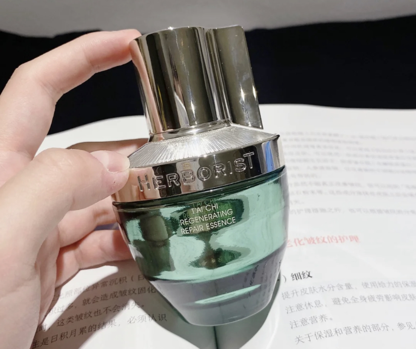 皮肤干燥想用老国货抗皱精华,抗老去皱推荐40岁