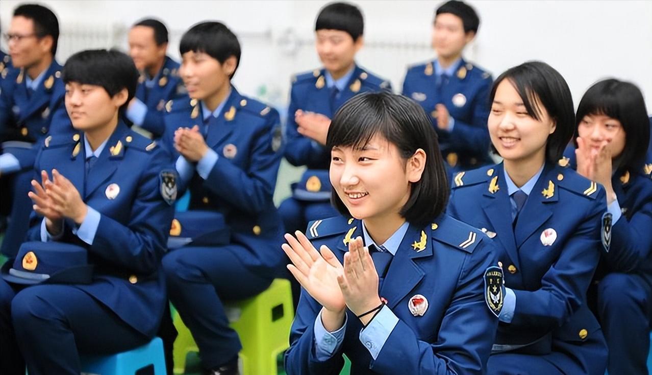 八年兵转十二年兵容易吗,现在当两年兵能拿多少钱